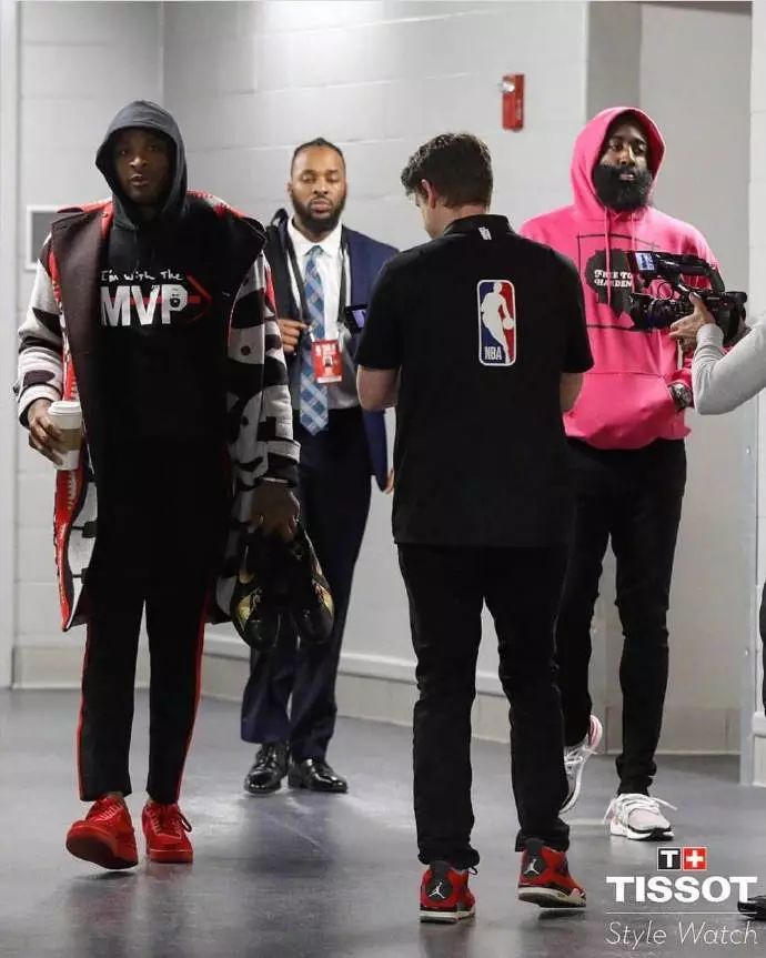 手感冰凉！赵嘉仁7中1仅拿3分1板2助1帽（命中率惨淡！赵嘉仁7投仅中1，拿下3分1板2助1帽）