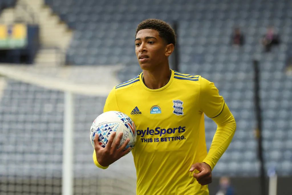 中国U17vs文莱U17：邝兆镭、万项首发，何思凡、金昱成出战