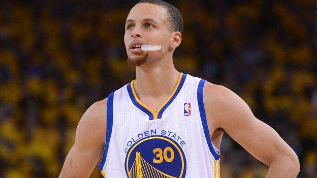 外媒：梅西在印度的雕像由45人耗费27天建成，高21.3米（外媒称印度为梅西竖立21.3米高雕像，45名工匠耗时27天打造）