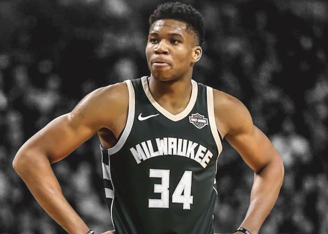 欧冠第4轮前瞻：双战术体系的博弈，两位神锋大战“群狼”（欧冠第4轮看点：两套战术正面碰撞，双神锋硬撼狼群）