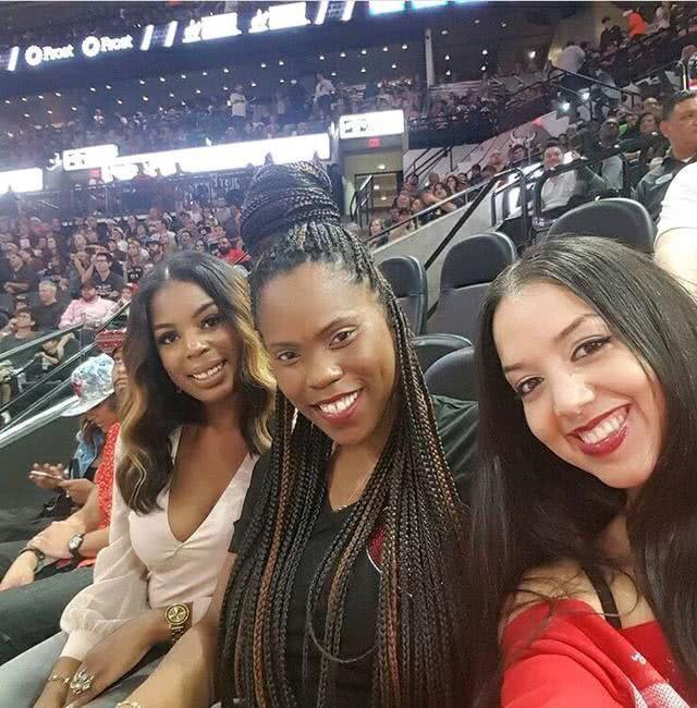 伦敦奥运马术冠军与爱马同日安乐死：二十载相伴书写辉煌传奇（伦敦奥运马术冠军与爱驹同日安乐死：二十年相伴铸就荣光）