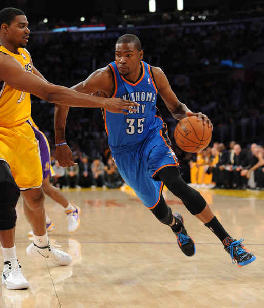 他是球队的节拍器（他掌控球队节奏）