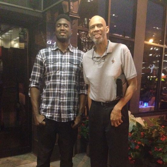 中国队以6战6胜战绩击败韩国、法国，王楚钦三战全胜，赛后坦言累，网友调侃其“铁人三项”。（中国队六连胜击退韩法，王楚钦三战全胜赛后直言疲惫，网友笑称“铁人三项”）