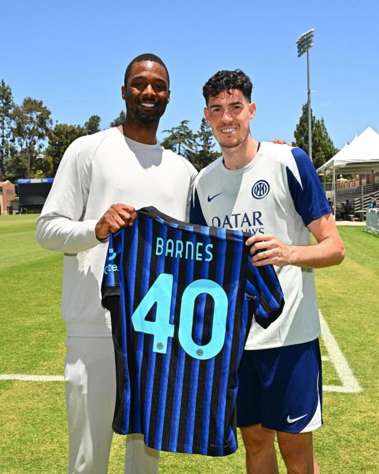 曼联官宣签一门将！阿莫林否认不信任青训，但拒绝保证新帝星能出场（曼联宣布引进门将！阿莫林称信任青训，却不保证新星出场机会）